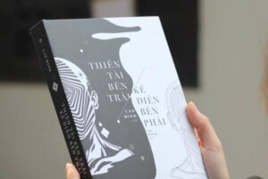 "Thiên tài bên trái kẻ điên bên phải"